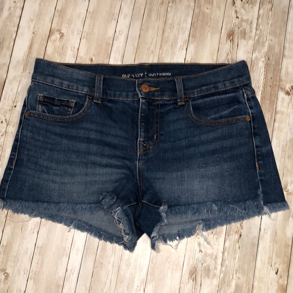 Old Navy boyfriend jean shorts, 5 pkt styling cut-offs, medium wash -size 4